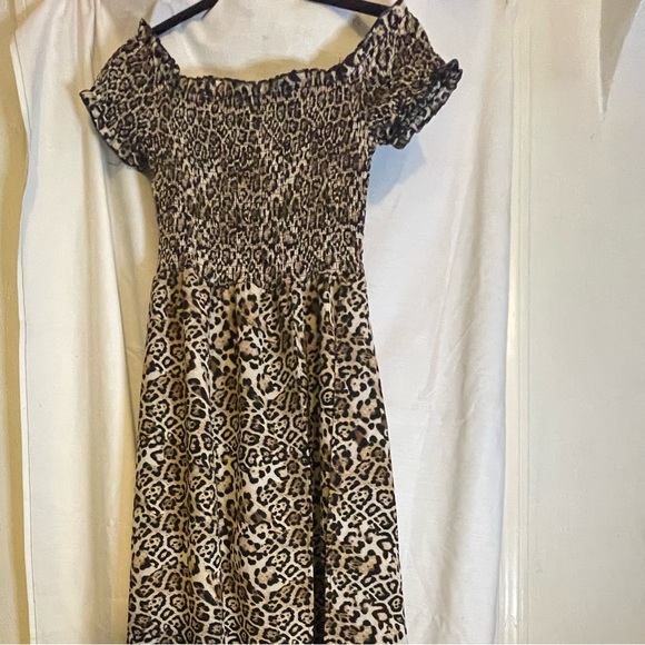 205 Collins Off the Shoulder Leopard Print Romper with Long Skirt Overlay Size S - Picture 4 of 16